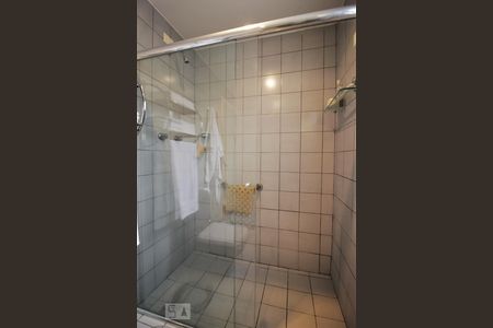 Apartamento à venda com 130m², 2 quartos e 2 vagasBanheiro da suíte