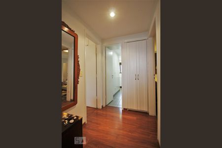 Apartamento à venda com 130m², 2 quartos e 2 vagasCorredor