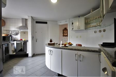 Apartamento à venda com 130m², 2 quartos e 2 vagasCozinha