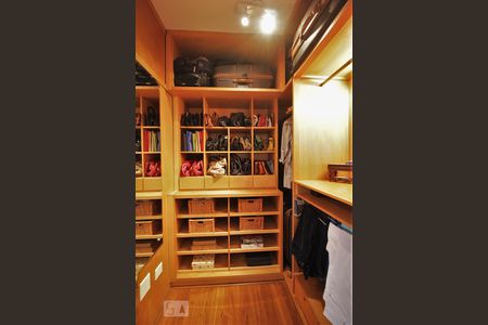 Apartamento à venda com 130m², 2 quartos e 2 vagasCloset