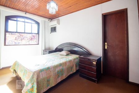 Suíte 1 de casa para alugar com 3 quartos, 400m² em Rubem Berta, Porto Alegre