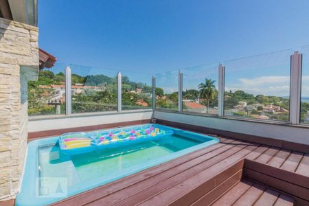 Piscina de casa à venda com 3 quartos, 300m² em Camaquã, Porto Alegre
