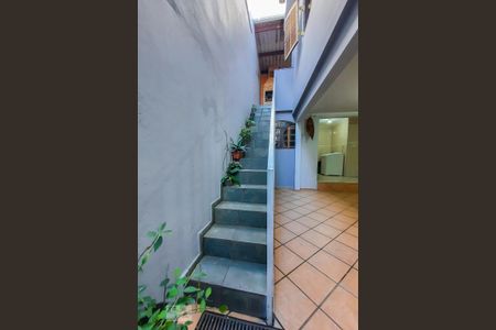 Casa à venda com 187m², 3 quartos e 2 vagasEscada