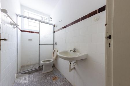 Banheiro de apartamento à venda com 1 quarto, 55m² em Menino Deus, Porto Alegre