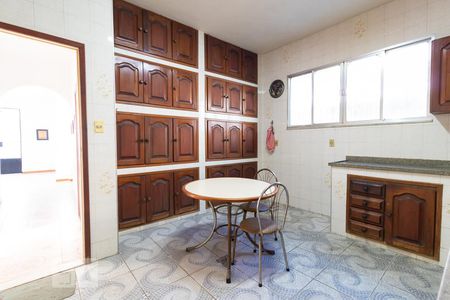 Casa à venda com 300m², 5 quartos e 6 vagasCozinha 1