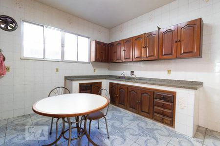 Casa à venda com 300m², 5 quartos e 6 vagasCozinha 1