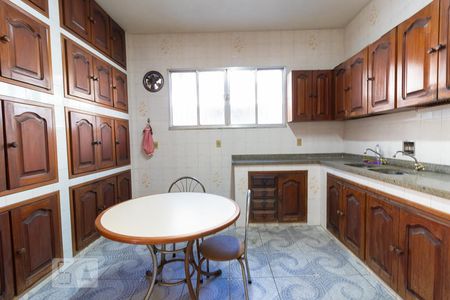 Casa à venda com 300m², 5 quartos e 6 vagasCozinha 1