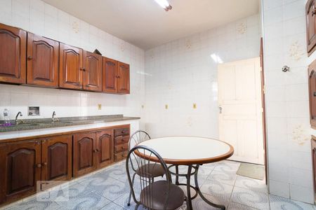 Casa à venda com 300m², 5 quartos e 6 vagasCozinha 1