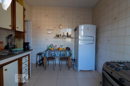 Casa à venda com 300m², 5 quartos e 6 vagasCozinha 2