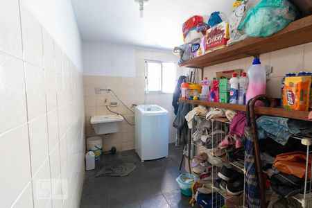 Casa à venda com 300m², 5 quartos e 6 vagasLavanderia