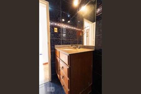 Casa à venda com 300m², 5 quartos e 6 vagasBanheiro 1