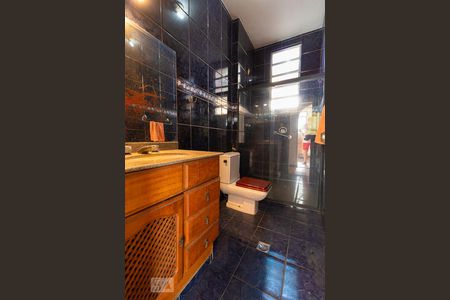 Casa à venda com 300m², 5 quartos e 6 vagasBanheiro 1