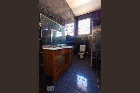 Casa à venda com 300m², 5 quartos e 6 vagasBanheiro 2