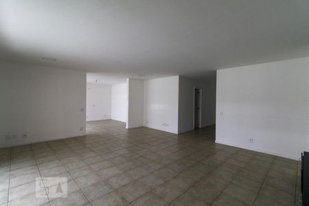 Sala de casa de condomínio para alugar com 5 quartos, 300m² em Recreio dos Bandeirantes, Rio de Janeiro