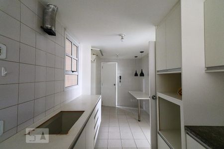 Casa de condomínio para alugar com 300m², 5 quartos e 2 vagas Casa de condomínio para alugar com 300m², 5 quartos e 2 vagasCozinha