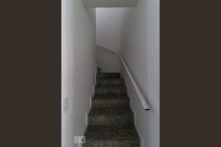 Casa de condomínio para alugar com 300m², 5 quartos e 2 vagas Casa de condomínio para alugar com 300m², 5 quartos e 2 vagasEscada