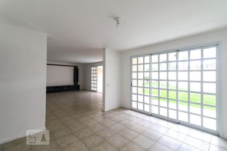 Sala de casa de condomínio para alugar com 5 quartos, 300m² em Recreio dos Bandeirantes, Rio de Janeiro