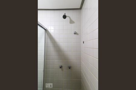 Casa de condomínio para alugar com 300m², 5 quartos e 2 vagas Casa de condomínio para alugar com 300m², 5 quartos e 2 vagasBanheiro da Suíte 2