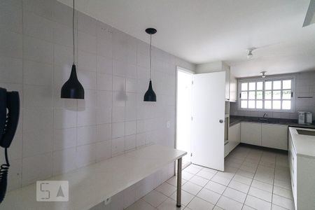 Casa de condomínio para alugar com 300m², 5 quartos e 2 vagas Casa de condomínio para alugar com 300m², 5 quartos e 2 vagasCozinha