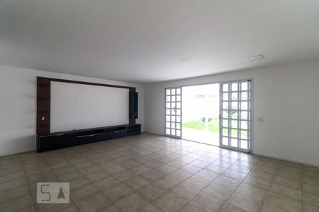 Sala de casa de condomínio para alugar com 5 quartos, 300m² em Recreio dos Bandeirantes, Rio de Janeiro