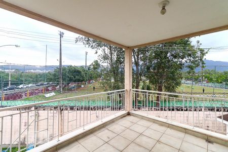 Casa de condomínio para alugar com 300m², 5 quartos e 2 vagas Casa de condomínio para alugar com 300m², 5 quartos e 2 vagasVaranda