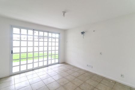 Sala de casa de condomínio para alugar com 5 quartos, 300m² em Recreio dos Bandeirantes, Rio de Janeiro