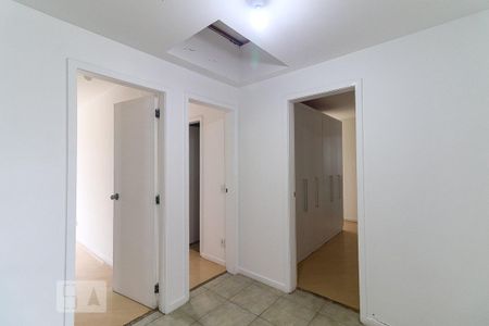 Casa de condomínio para alugar com 300m², 5 quartos e 2 vagas Casa de condomínio para alugar com 300m², 5 quartos e 2 vagasHall das Suítes