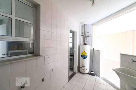 Casa de condomínio para alugar com 300m², 5 quartos e 2 vagas Casa de condomínio para alugar com 300m², 5 quartos e 2 vagasÁrea de Serviço