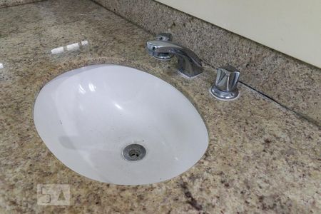 Casa de condomínio para alugar com 300m², 5 quartos e 2 vagas Casa de condomínio para alugar com 300m², 5 quartos e 2 vagasBanheiro da Suíte 3