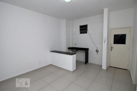 Quarto de kitnet/studio para alugar com 1 quarto, 30m² em Centro, Rio de Janeiro