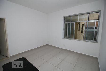 Quarto de kitnet/studio para alugar com 1 quarto, 30m² em Centro, Rio de Janeiro