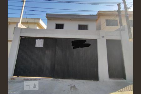 Casa à venda com 130m², 2 quartos e 2 vagas Casa à venda com 130m², 2 quartos e 2 vagasfachada