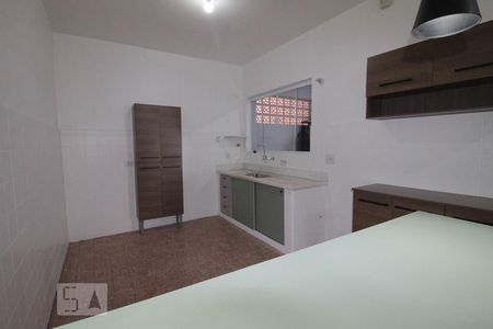 Casa à venda com 130m², 2 quartos e 2 vagascozinha