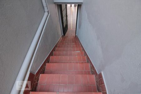 Casa à venda com 130m², 2 quartos e 2 vagasescada acesso dormitorio