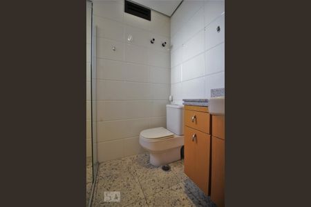 Apartamento à venda com 220m², 3 quartos e 4 vagas Apartamento à venda com 220m², 3 quartos e 4 vagasBanheiro da suíte 2