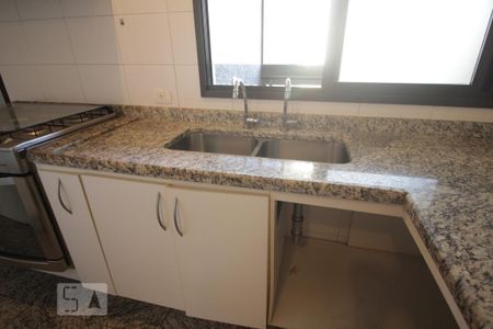 Apartamento à venda com 220m², 3 quartos e 4 vagas Apartamento à venda com 220m², 3 quartos e 4 vagasPia
