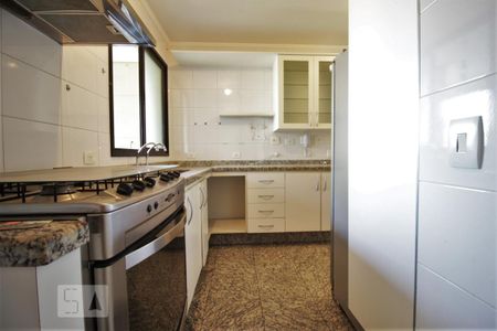 Apartamento à venda com 220m², 3 quartos e 4 vagas Apartamento à venda com 220m², 3 quartos e 4 vagasCozinha