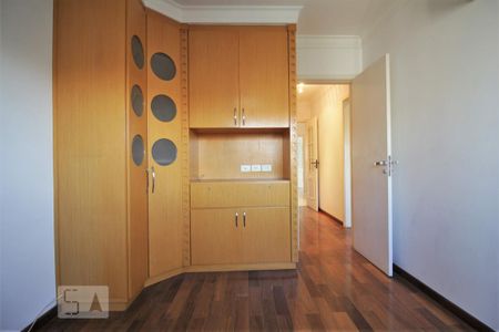 Apartamento à venda com 220m², 3 quartos e 4 vagas Apartamento à venda com 220m², 3 quartos e 4 vagasSuíte 2