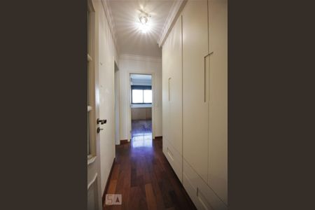 Apartamento à venda com 220m², 3 quartos e 4 vagas Apartamento à venda com 220m², 3 quartos e 4 vagasCorredor