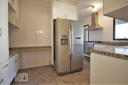 Apartamento à venda com 220m², 3 quartos e 4 vagas Apartamento à venda com 220m², 3 quartos e 4 vagasCozinha