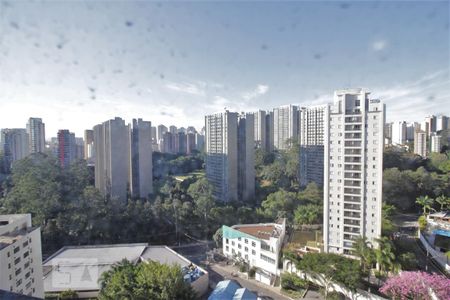 Apartamento à venda com 220m², 3 quartos e 4 vagas Apartamento à venda com 220m², 3 quartos e 4 vagasVista da suíte 2