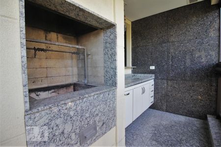 Apartamento à venda com 220m², 3 quartos e 4 vagas Apartamento à venda com 220m², 3 quartos e 4 vagasVaranda gourmet