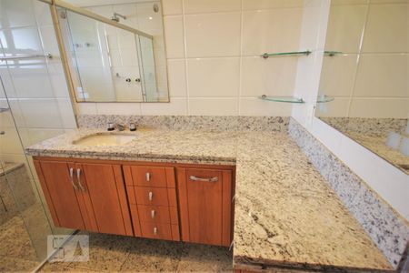 Apartamento à venda com 220m², 3 quartos e 4 vagas Apartamento à venda com 220m², 3 quartos e 4 vagasPia