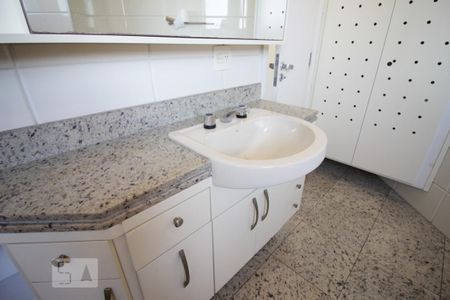Apartamento à venda com 220m², 3 quartos e 4 vagas Apartamento à venda com 220m², 3 quartos e 4 vagasPia