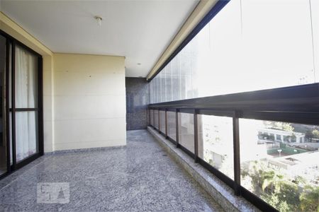 Apartamento à venda com 220m², 3 quartos e 4 vagas Apartamento à venda com 220m², 3 quartos e 4 vagasVaranda gourmet