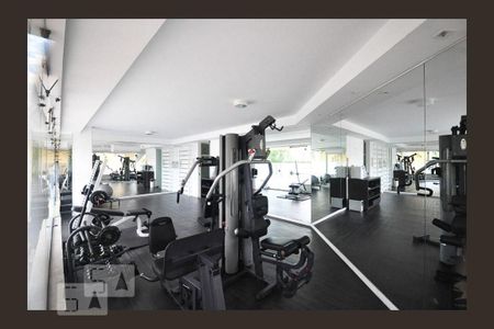 Apartamento à venda com 220m², 3 quartos e 4 vagas Apartamento à venda com 220m², 3 quartos e 4 vagasAcademia