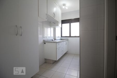 Apartamento à venda com 220m², 3 quartos e 4 vagas Apartamento à venda com 220m², 3 quartos e 4 vagasÁrea de Serviço