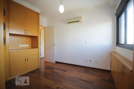 Apartamento à venda com 220m², 3 quartos e 4 vagas Apartamento à venda com 220m², 3 quartos e 4 vagasSuíte 2