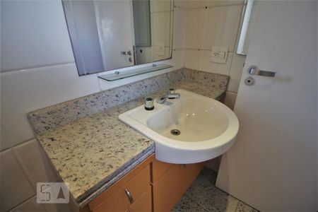Apartamento à venda com 220m², 3 quartos e 4 vagas Apartamento à venda com 220m², 3 quartos e 4 vagasPia