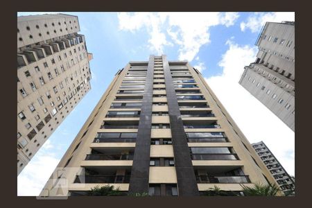 Apartamento à venda com 220m², 3 quartos e 4 vagas Apartamento à venda com 220m², 3 quartos e 4 vagasFachada